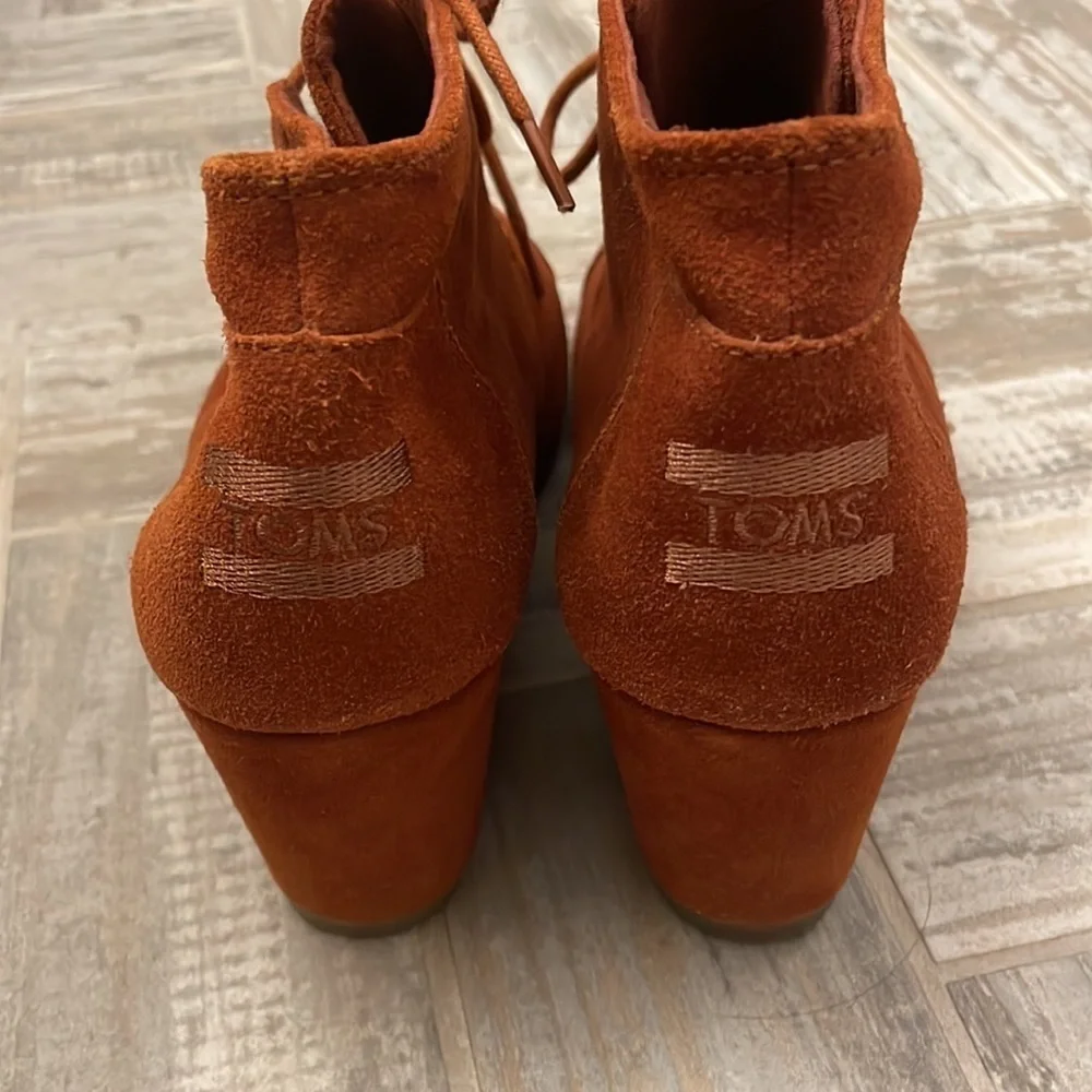Toms suede desert wedge shoes booties 7.5